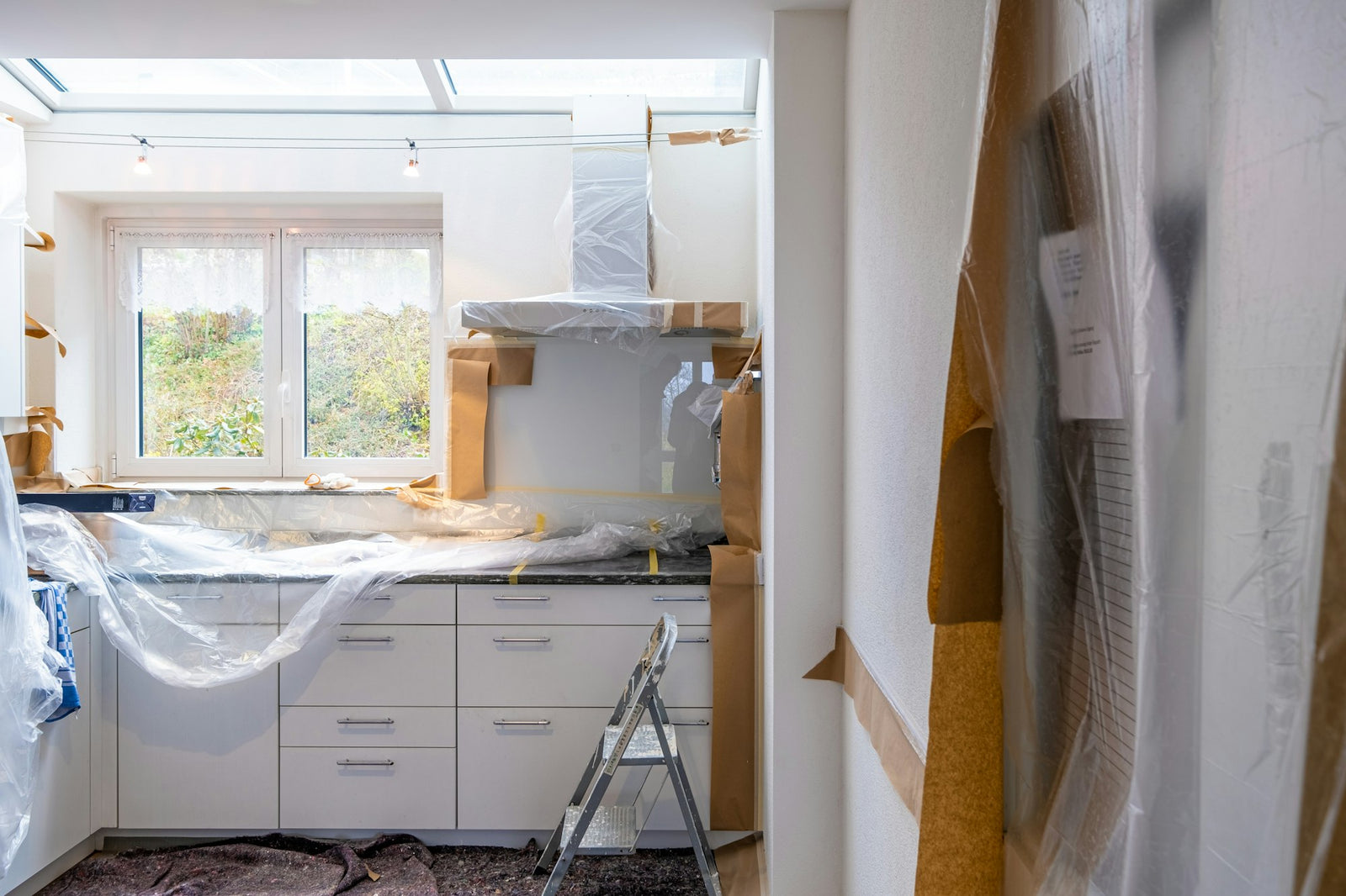 How to Choose Cabinet Hardware for Your Kitchen Renovation