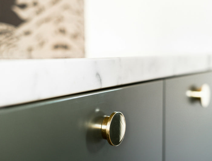 The Return of Warm Metals: Honey Bronze & Brushed Gold in 2026